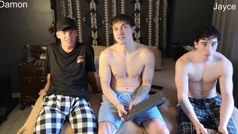 Snapshot of jaycex_69 chatting on January 9, 6:59 am THE HOUSE online show from January 9, 6:59 am