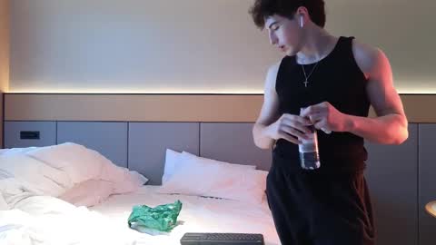 Snapshot of jaycex_69 chatting on February 6, 3:06 am THE HOUSE online show from February 6, 3:06 am