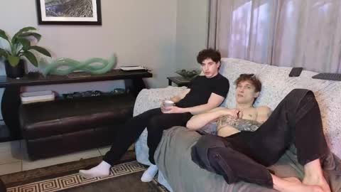 Snapshot of jaycex_69 chatting on February 24, 7:11 am THE HOUSE online show from February 24, 7:11 am