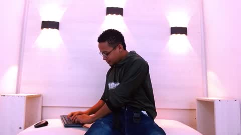 Jayden Morris online show from October 29, 11:45 am