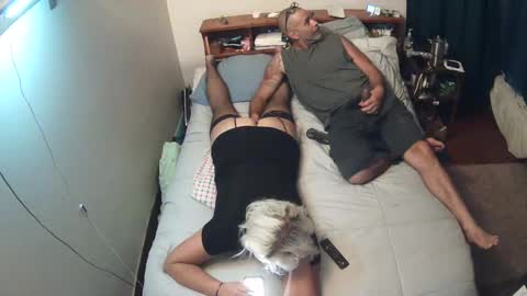 Snapshot of jayhood718 chatting on December 8, 5:50 am jayhood718Bk sexy pearl online show from December 8, 5:50 am