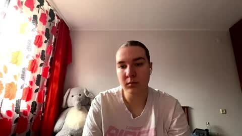 Mia online show from April 12, 1:16 pm