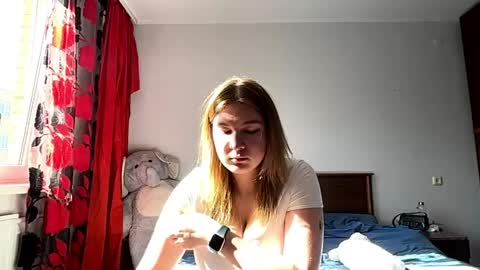 Mia online show from April 18, 1:15 pm