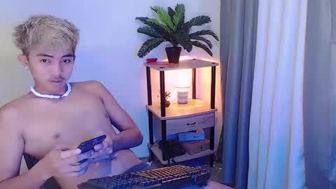 jaysee_hugecox online show from May 3, 2:17 am