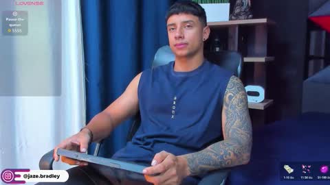 Snapshot of jaze_bradley chatting on October 29, 11:23 am jaze_bradley online show from October 29, 11:23 am