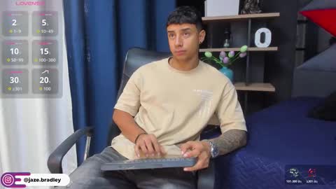 Snapshot of jaze_bradley chatting on October 31, 11:33 am jaze_bradley online show from October 31, 11:33 am