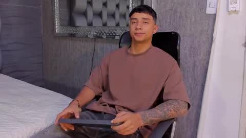 Snapshot of jaze_bradley chatting on November 13, 11:20 am jaze_bradley online show from November 13, 11:20 am