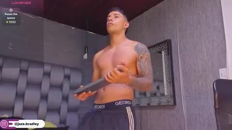 Snapshot of jaze_bradley chatting on November 14, 11:53 am jaze_bradley online show from November 14, 11:53 am