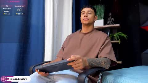 Snapshot of jaze_bradley chatting on November 17, 11:27 am jaze_bradley online show from November 17, 11:27 am