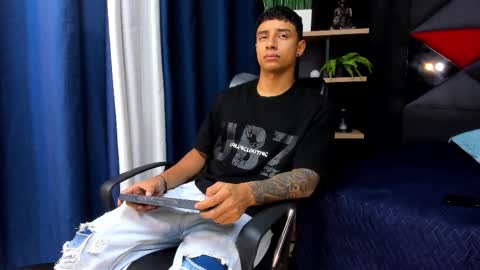 Snapshot of jaze_bradley chatting on November 19, 11:32 am jaze_bradley online show from November 19, 11:32 am