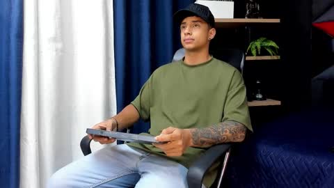 Snapshot of jaze_bradley chatting on November 20, 11:32 am jaze_bradley online show from November 20, 11:32 am