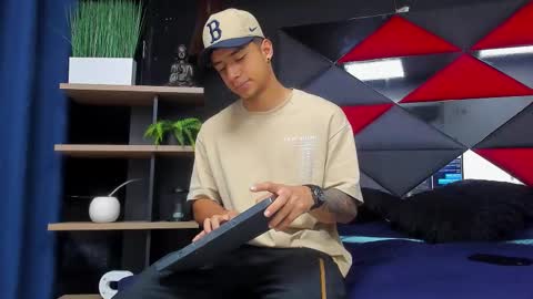 Snapshot of jaze_bradley chatting on November 24, 11:21 am jaze_bradley online show from November 24, 11:21 am