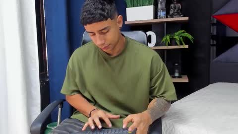 Snapshot of jaze_bradley chatting on November 26, 11:22 am jaze_bradley online show from November 26, 11:22 am