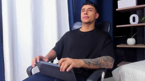 Snapshot of jaze_bradley chatting on November 28, 11:35 am jaze_bradley online show from November 28, 11:35 am