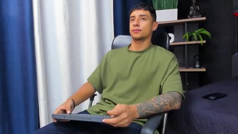 Snapshot of jaze_bradley chatting on December 2, 11:26 am jaze_bradley online show from December 2, 11:26 am