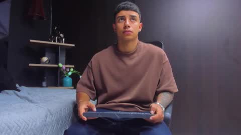 Snapshot of jaze_bradley chatting on December 15, 11:25 am jaze_bradley online show from December 15, 11:25 am