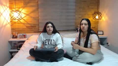 Snapshot of jazmin_dharius chatting on November 24, 10:15 am Jazmin and Scarlett online show from November 24, 10:15 am