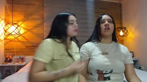 Snapshot of jazmin_dharius chatting on November 26, 9:43 am Jazmin and Scarlett online show from November 26, 9:43 am