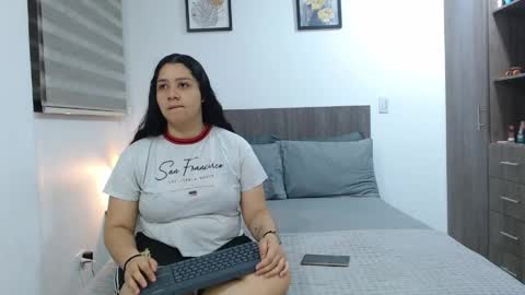 Snapshot of jazmin_dharius chatting on May 20, 9:37 am Jazmin and Scarlett online show from May 20, 9:37 am