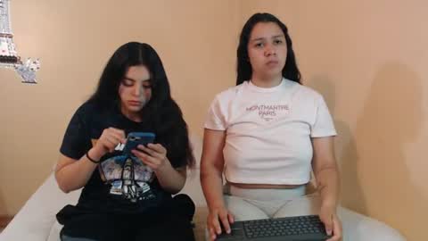 Jazmin and Scarlett online show from July 10, 9:01 am