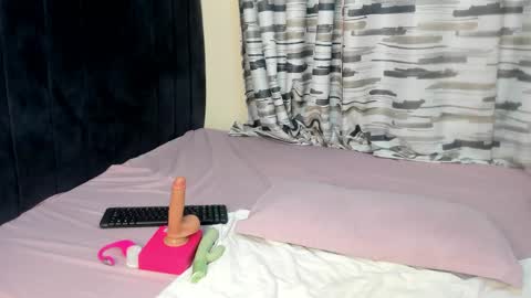 jazmin_jade online show from April 4, 3:16 am