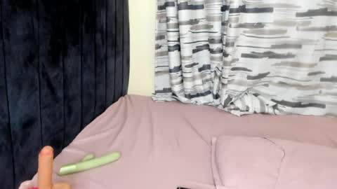 jazmin_jade online show from April 12, 3:11 am