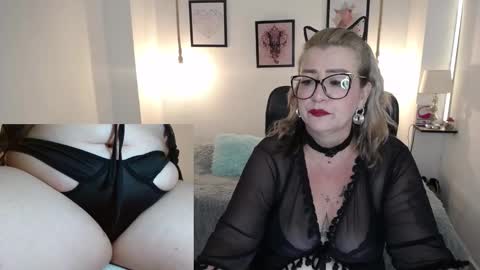 Snapshot of jazmin_ross chatting on January 4, 2:14 am jazmin online show from January 4, 2:14 am