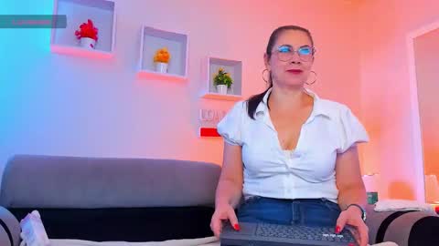 Jazmin online show from March 19, 12:42 pm