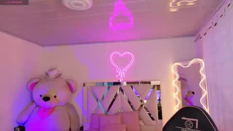 Jazmin  online show from October 30, 11:55 am