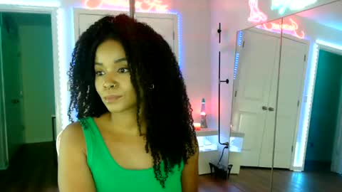 Jazmine Fox online show from June 25, 7:40 pm