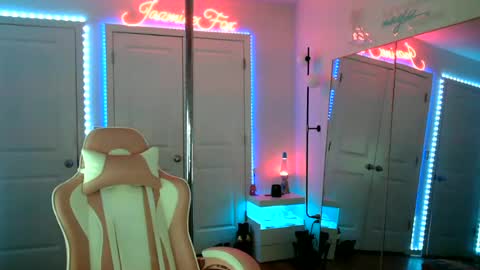 Jazmine Fox online show from July 23, 7:56 pm