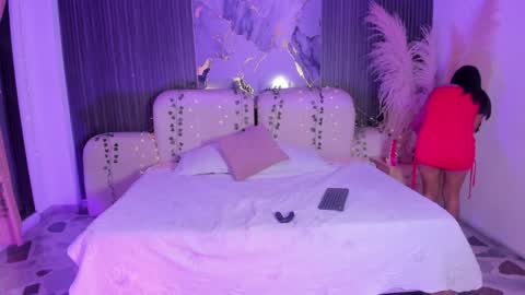 Jazminrusso  online show from April 6, 4:10 am