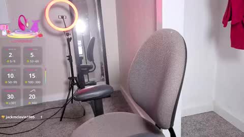 jazmyn6969 online show from October 23, 7:45 pm