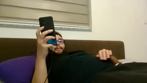 Snapshot of jbon23 chatting on February 18, 8:49 pm Josbon23 online show from February 18, 8:49 pm