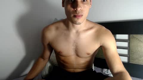 Snapshot of jbunny03 chatting on December 1, 1:43 am Lin online show from December 1, 1:43 am