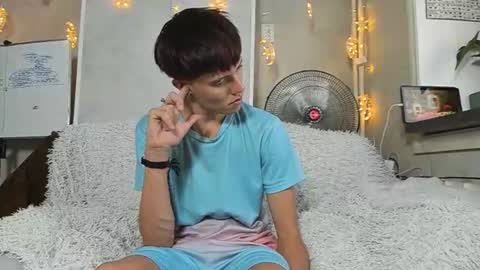 Snapshot of jealousangel chatting on July 31, 10:09 pm Angel online show from July 31, 10:09 pm