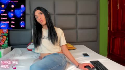 J E A N online show from February 28, 5:37 am