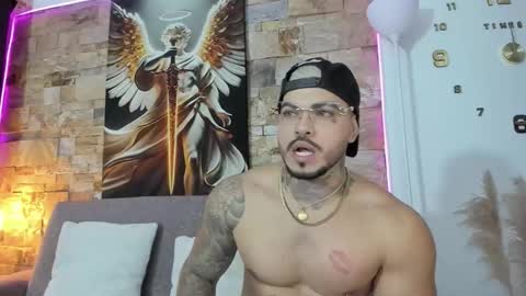 Snapshot of jean_lopez chatting on February 10, 6:06 am Jean axelcrow Modelo Independiente online show from February 10, 6:06 am