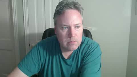 Snapshot of jeb5150 chatting on December 4, 2:43 am JE online show from December 4, 2:43 am