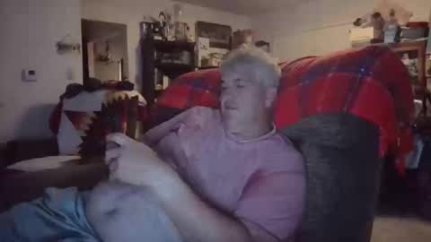 dadbody71 online show from May 17, 2:09 am