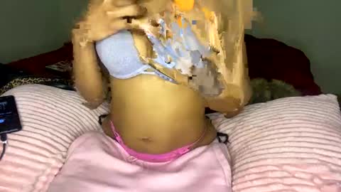 Snapshot of jeddahdolly chatting on January 21, 2:33 am jeddahdolly online show from January 21, 2:33 am