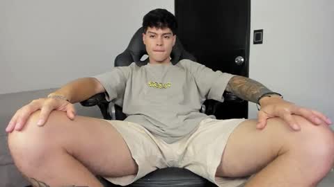 Snapshot of jeeanpii01 chatting on January 12, 2:39 am Jeanpii01 online show from January 12, 2:39 am