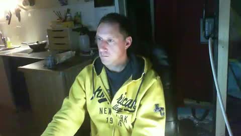 Snapshot of jef74700 chatting on December 7, 3:47 am Jrme online show from December 7, 3:47 am