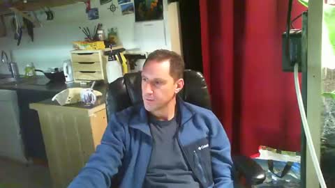 Snapshot of jef74700 chatting on December 7, 6:54 am Jrme online show from December 7, 6:54 am