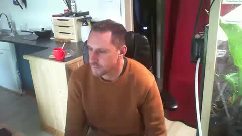 Snapshot of jef74700 chatting on December 30, 9:27 am Jrme online show from December 30, 9:27 am