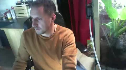 Snapshot of jef74700 chatting on January 3, 1:14 pm Jrme online show from January 3, 1:14 pm