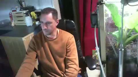 Snapshot of jef74700 chatting on January 4, 6:30 am Jrme online show from January 4, 6:30 am