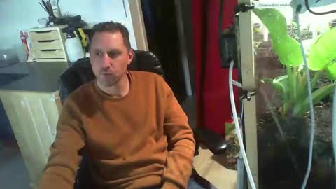 Snapshot of jef74700 chatting on January 4, 9:32 am Jrme online show from January 4, 9:32 am