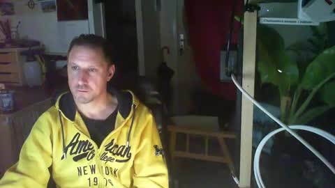 Snapshot of jef74700 chatting on January 8, 3:51 am Jrme online show from January 8, 3:51 am