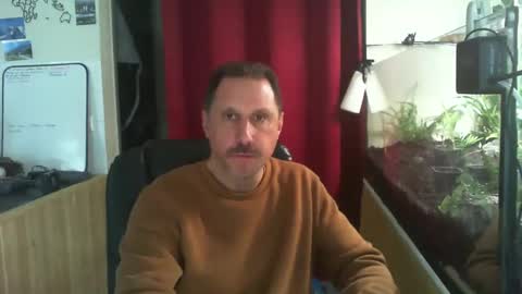 Snapshot of jef74700 chatting on March 9, 8:40 am Jrme online show from March 9, 8:40 am